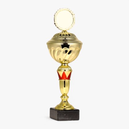 Pokal med røde detaljer