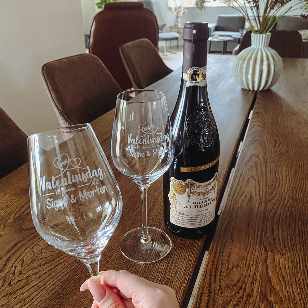 Valentinsdags gave hvidvinsglas