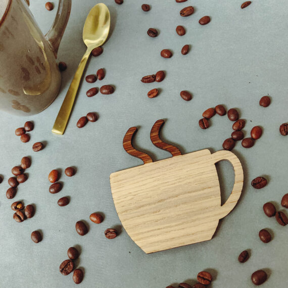 Kaffekop vægdekoration i egetræ
