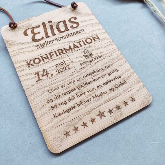 Konfirmationstavle i egetræ