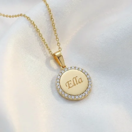 8kt. guldvedhæng cirkel m/cz inkl. forg. sølvkæde med gravering fra Siersbøl