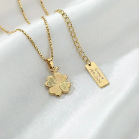 kløver 10 mm. 8 kt. fra Scouples med gravering