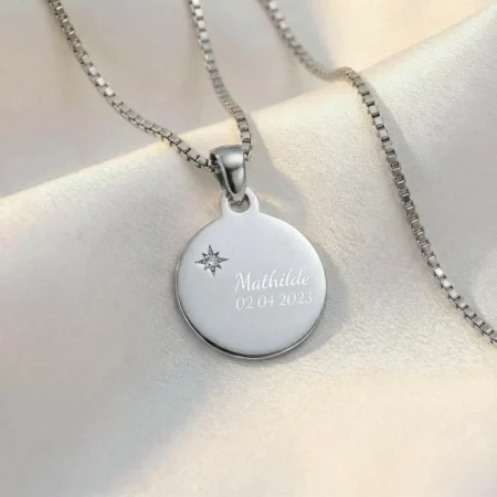 Rhod. sølvvedhæng rundplade m/cz og gravering fra Siersbøl