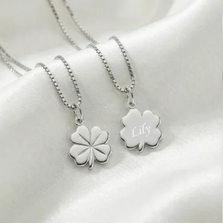 Kløver halskæde med gravering fra Scrouples | C.Centrum