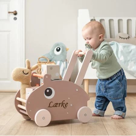 Ozzo gåvogn med navn fra Done by Deer