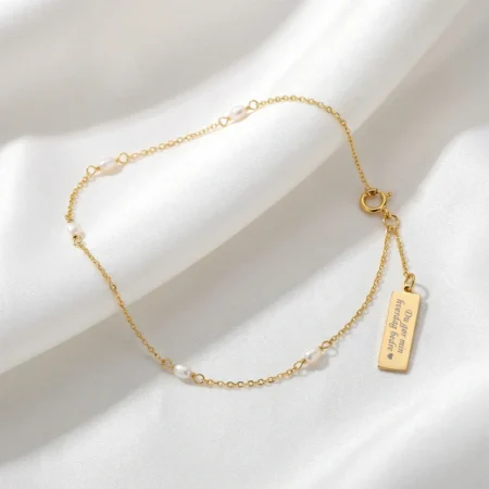 Ankelkæde Rice Ferskvandsperler med gravering fra C.Centrum