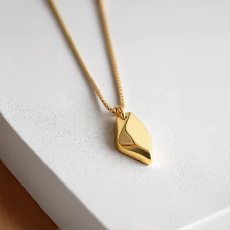Aurora halskæde med gravering. 18K fg, CC jewelries | C.Centrum