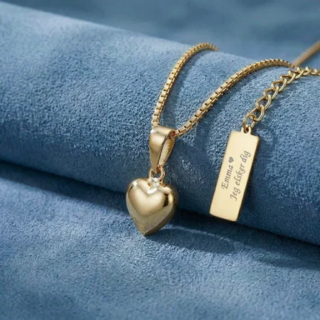 8 kt. guld hjerte halskæde fra Siersbøl med 18k forgyldt kæde. Gratis gravering på halepladen. C.Centrum