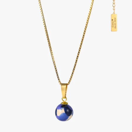 Håndmalet perlehalskæde fra Kazuri med gravering på halepladen | C.Centrum