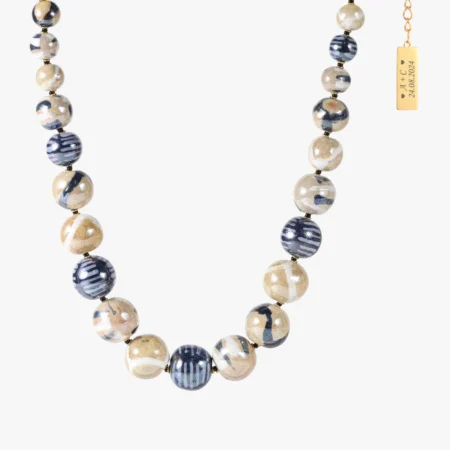 Elegant håndmalet perle halskæde fra Kazuri | C.Centrum