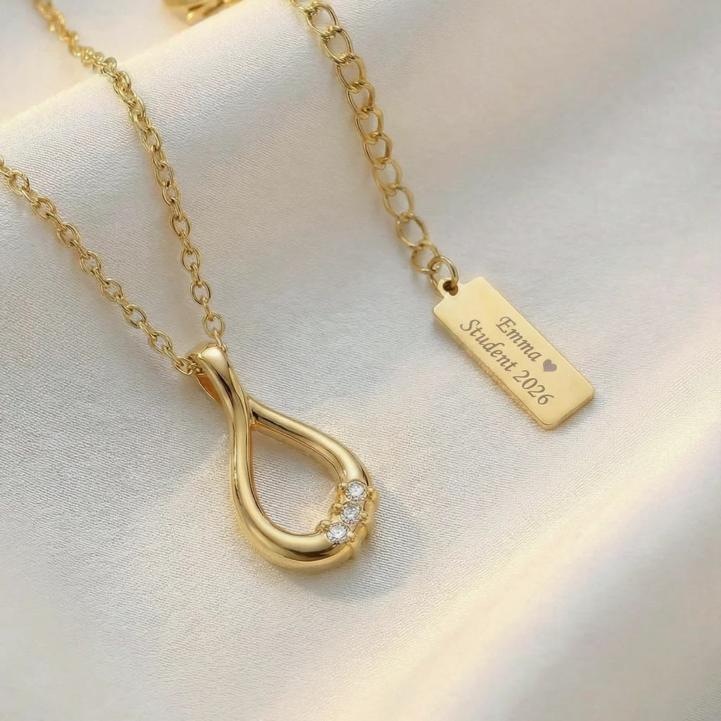 Student Halskæde | Livets Flamme med 3 Zirkoner, 18K FG | CC Jewelries