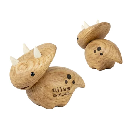 Trixi fra Lucie Kaas med gravering på maven | C.Centrum